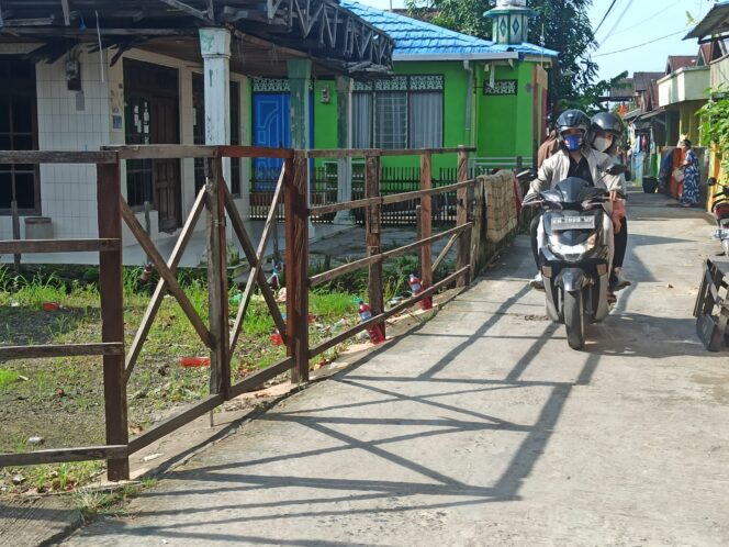 
 Pajang Botol Merah Marak di Banjarmasin, Apa Benar Efektif Usir Kucing?