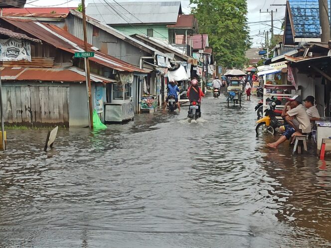 
 Waspada Banjir Rob, Ibnu Minta Warga Bersiap Hadapi Puncaknya dalam Pekan Ini