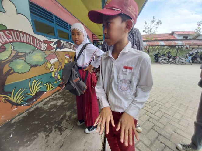 
 Puluhan Siswa Tertular Scabies di SDN Alalak 3 Banjarmasin Terpaksa Mengikuti Pembelajaran di Rumah