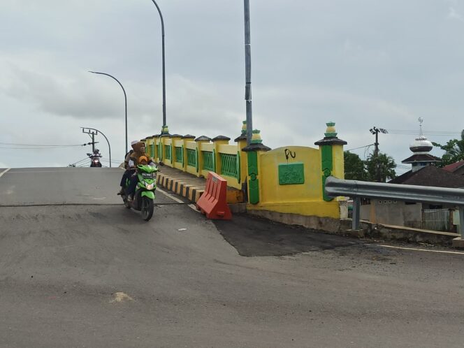 
 Oprit Jembatan Gerilya Alami Penurunan, PUPR Banjarmasin Langsung Lakukan Penanganan