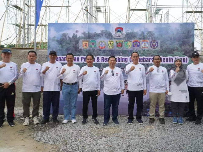 
 Peserta Rakerwil APEKSI Ikuti Penanaman Pohon dan Tebar Benih Ikan