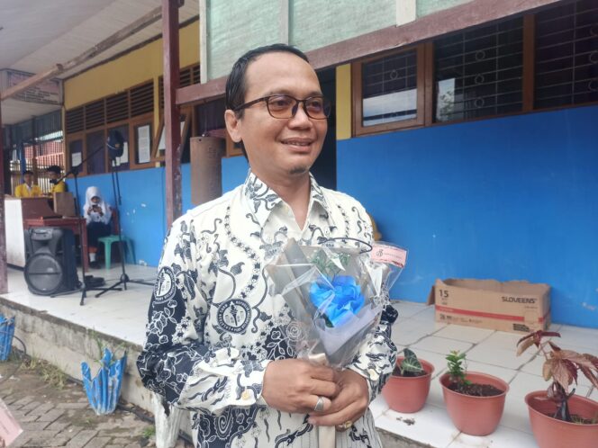 
 18 Tahun Mengabdi Sebagai Guru, Hendri Berharap Kesejahteraan Melalui Lolos PPPK