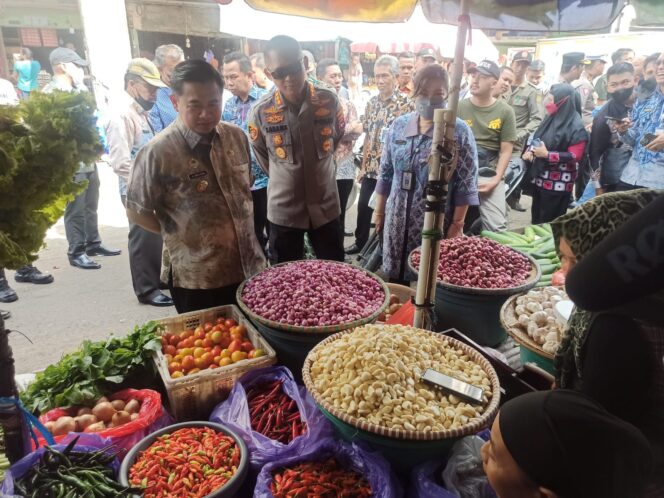 
 Bawang Putih dan Ayam Ras Potong Harga Jualnya  Naik