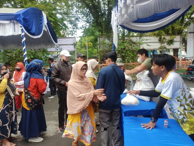 
 Meski 2.500 Paket Beras Lokal Tersedia di Operasi Pasar Murah, Masih Banyak Warga Tak Kebagian