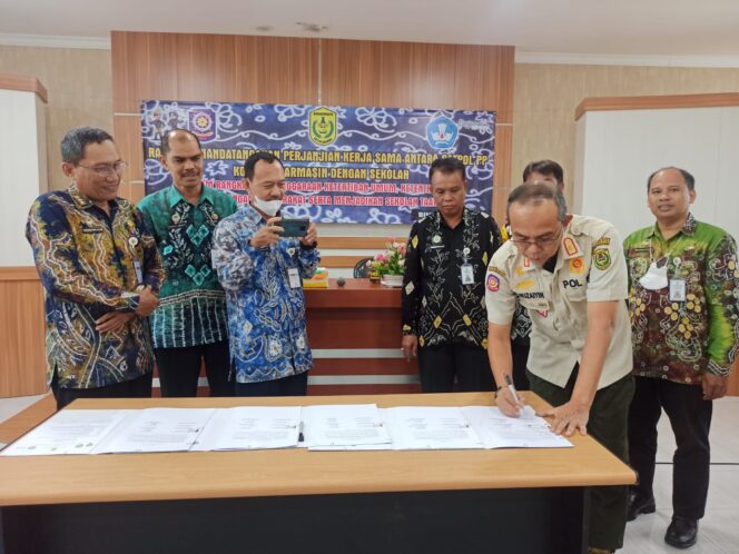 
 Meminimalisir Kenakalan Remaja di Lingkungan Sekolah, Satpol PP Banjarmasin Jalin Kerja Sama Beberapa Sekolah