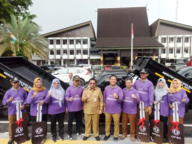 
 Pancing Kepedulian Masyarakat Terhadap Lingkungan, DLH Luncurkan Program Germas 100.000 B’basah