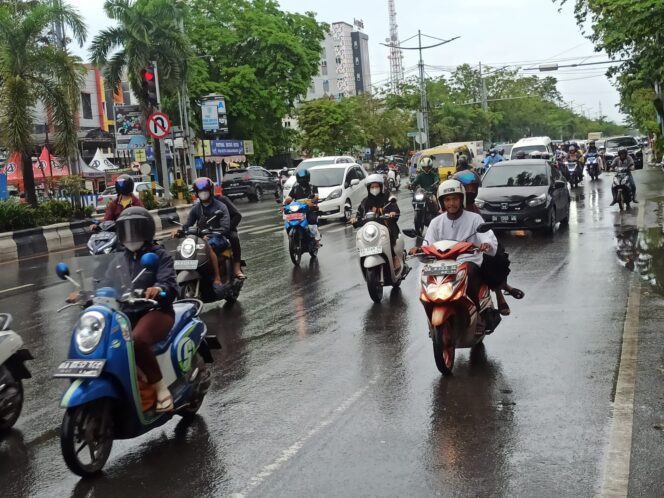 
 Arus Lalu Lintas di Banjarmasin Dipadati Jamaah Haul Guru Sekumpul
