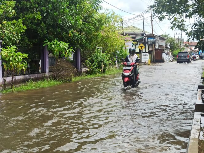 
 Imbas Curah Hujan Tinggi, Beberapa Wilayah Banjarmasin Terendam Banjir Rob