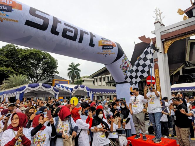 
 Wali Kota Banjarmasin Lepas Peserta Jalan Sehat Mandiri Taspen