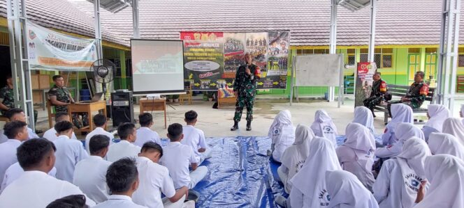 
 Dandim 1002/HST memberikan pengetahuan wawasan kebangsaan dan kampanye kreatif rekrutmen TNI di SMAN 8 Barabai, Senin (20/2/2023).