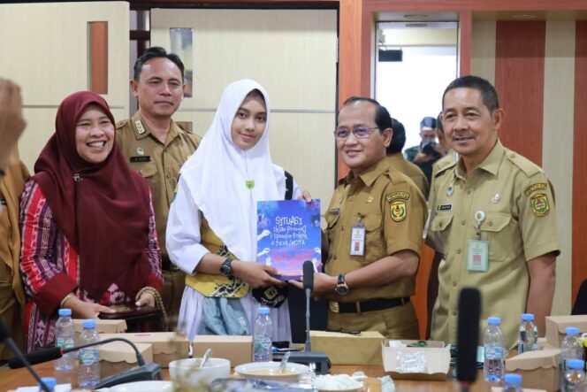
 Asisten Pimpin Rapat KTR dan Larangan IPS Rokok