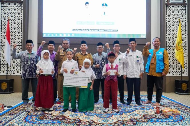 
 Baznas Serahkan Bantuan ke Pelajar
