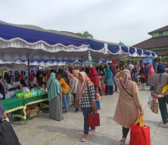 
 10 Ton Beras Dari Sulawesi Disediakan di Bazar Pasar Murah Mesjid Jami
