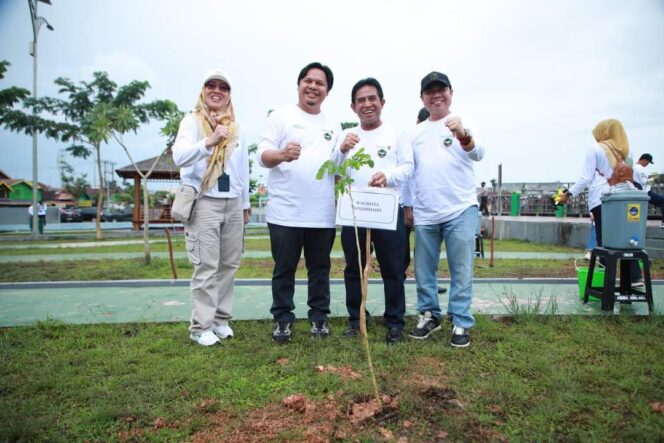 
 Dua Puluh Titik Disepanjang Sungai Martapura Dibersihkan