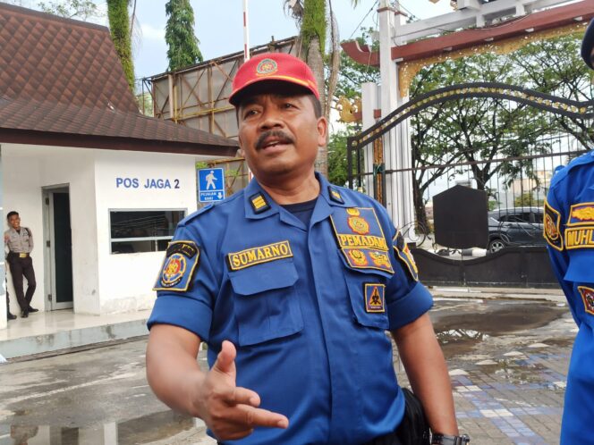 
 Kepala Pleton dan Instruktur Damkar dan Penyelamatan Dki Jakarta, Sumarno.