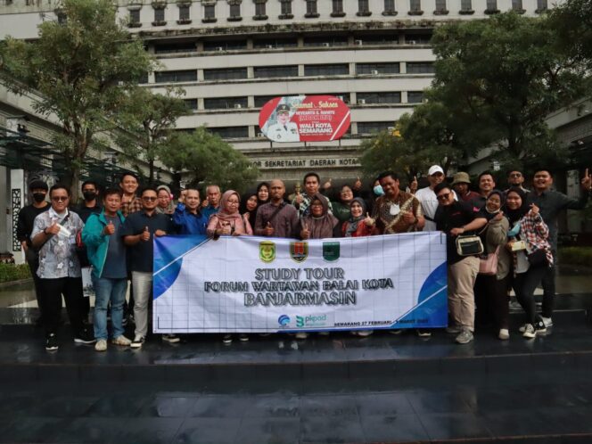 
 Kaji Pengelolaan Pajak dan Pengoptimalan PAD, Diskominfotik Ajak Press Balai Kota Study Tour Ke Pemko Semarang