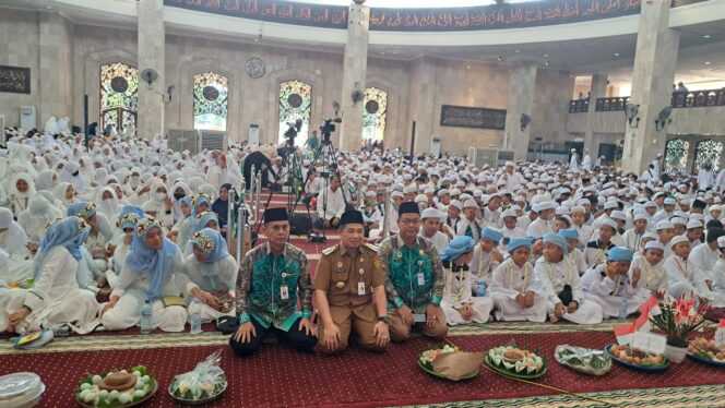 
 Ribuan Siswa SD Se-Kota Banjarmasin Mengikuti Khataman Al-quran