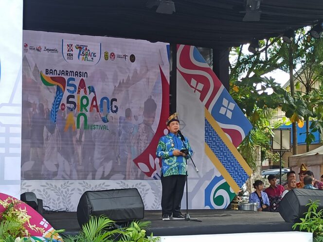 
 Wali Kota Banjarmasin Himbau Warga Gunakan Pakaian Sasirangan Pada Perhelatan BSF Besok