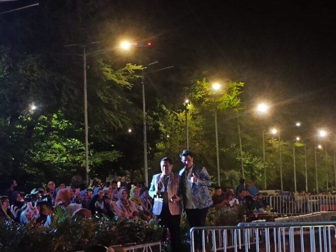 
 Penampilan Ifan Govinda di Opening BSF Berhasil Bius Penonton Hingga Ajak Wali Kota Banjarmasin Nyanyi Bersama