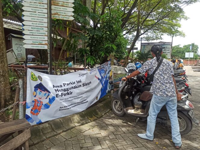 
 Uji Coba E-Parkir Masih Belum Maksimal, Juru Parkir Keluhkan Penerapannya Kurang Efesien