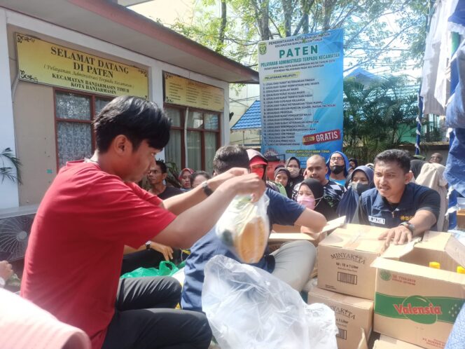 
 Penuhi Kebutuhan Pokok di Bulan Ramadan, Warga Buru Pasar Murah