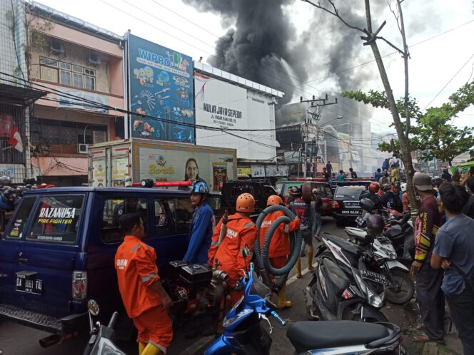 
 Sebuah Toko di Jalan Pasar Baru Terbakar
