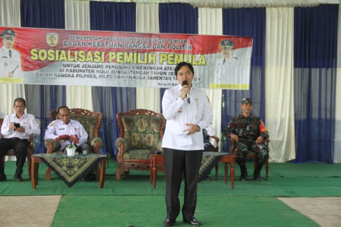 
 Buka Sosialisasi Pemilih Pemula di HST, Bupati Aulia: Gunakan Hak Suara