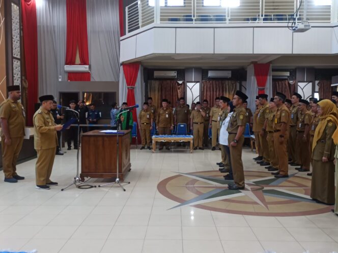 
 Penyegaran Di Lingkungan Pemko Banjarmasin, Ibnu Resmi Melantik dan Rotasi 54 Pejabat