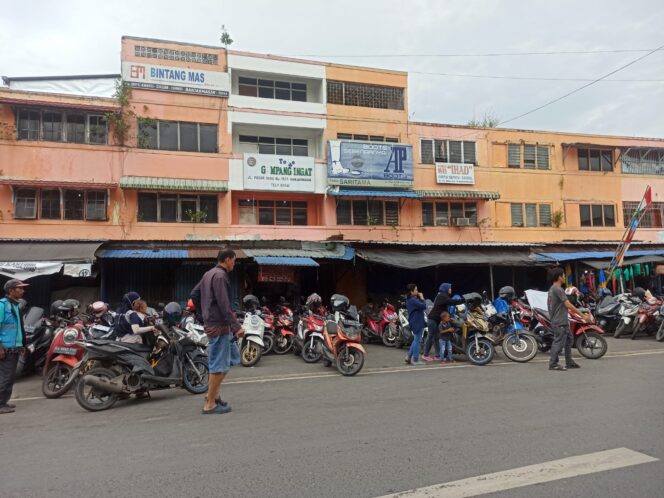 
 Pungutan Tarif Parkir Di Pasar Lima Ditengarai Melebihi Batas, Berbuntut Pengelola Dipanggil Dishub
