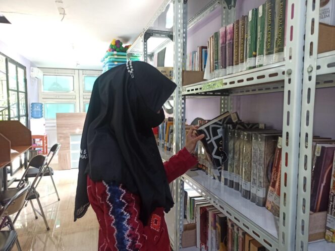 
 Perpustakaan RTH Kamboja Sepi, Pengunjung Keluhkan Koleksi Buku Tak Lengkap