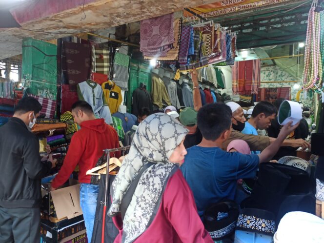 
 Jelang Lebaran, Pasar Sudimampir Ramai Dipenuhi Pengunjung