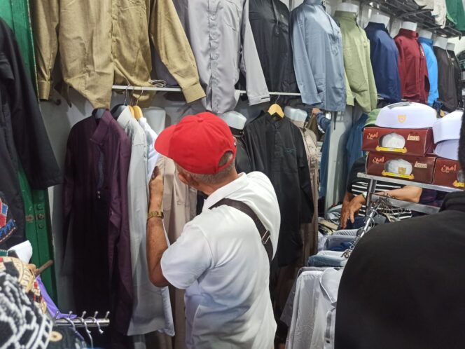 
 Mendekati Lebaran, Penjualan Baju Baru Melonjak Tinggi