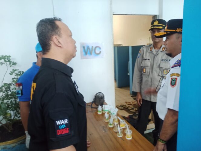 
 Persiapan Hadapi Mudik Lebaran, Dishub Kalsel Lakukan Tes Urine Sopir Angkutan