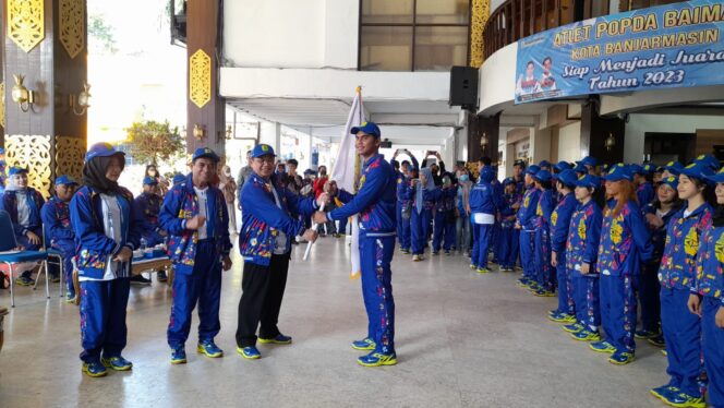 
 Lepas Ratusan Kontingen Atlet ke POPDA Kalsel, Ibnu Optimis Bisa Pertahankan Tradisi Juara Umum