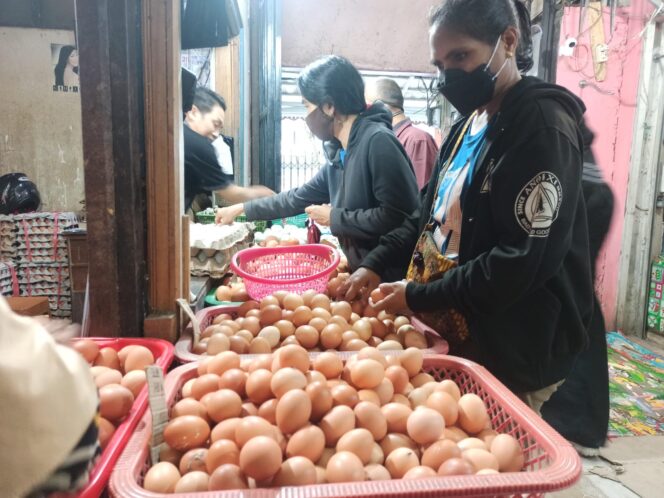 
 Telur Ayam Meroket, Masyarakat Beralih Telur Retak dengan Harga Jauh Lebih Terjangkau