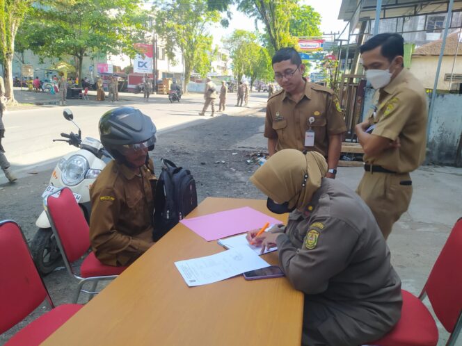 
 Puluhan ASN Terjaring Razia, Banyak Ditemukan Tak Kantongi Surat Izin Keluar