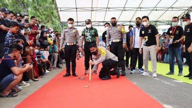 
 Pegiat olahraga Balogo bersama Bupati HST dan jajaran Forkopimda HST memeriahkan Hut Bhayangkara 2022 lalu./Dok: Kormi HST.