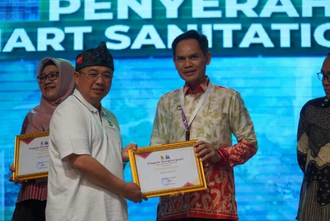 
 Banjarmasin dan 4 Kabupaten/Kota Lainnya Terima Penghargaan Smart Sanitasi