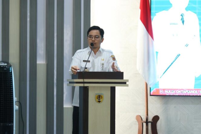 
 Bupati Aulia saat memberikan sambutan pada kegiatan Sosialiasi Penguatan Peran Bunda PAUD Desa atau Kelurahan di Pendopo Bupati HST, Rabu (5/7/2023).