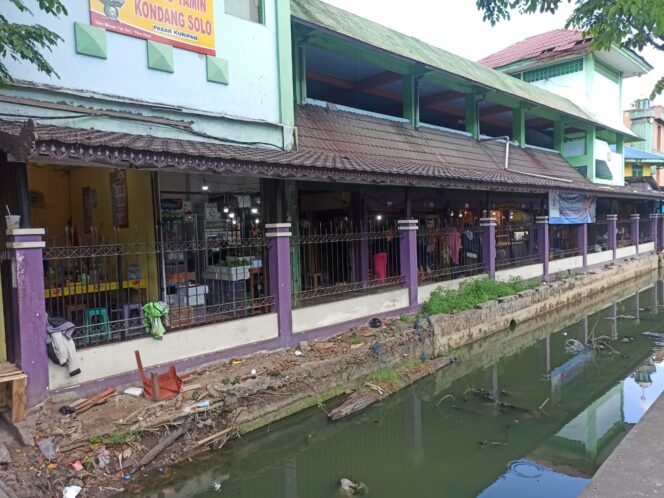 
 Pasar Kuripan bakal terkena dampak.pembebasan lahan normalisasi Sungai Veteran.