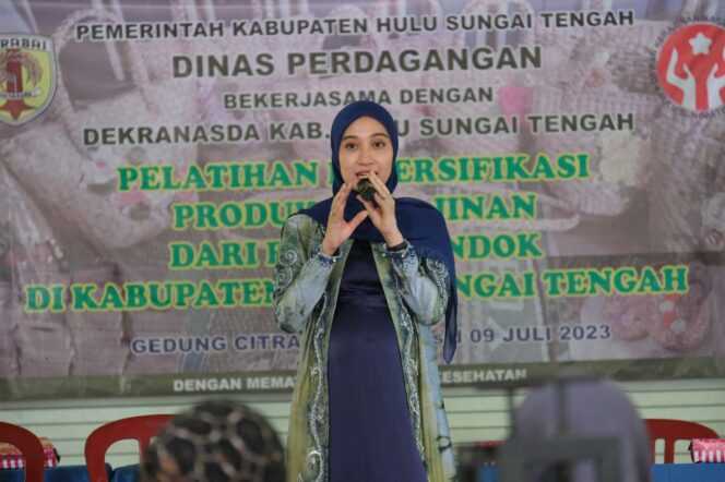 
 Pandangan Cheri, Gulma Jadi Peningkat Taraf Hidup Warga HST