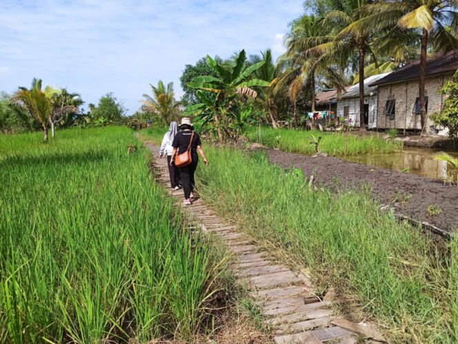 
 Warga Sungai Jelai Terpaksa Nyicil Beli Tanah Untuk Akses Jalan