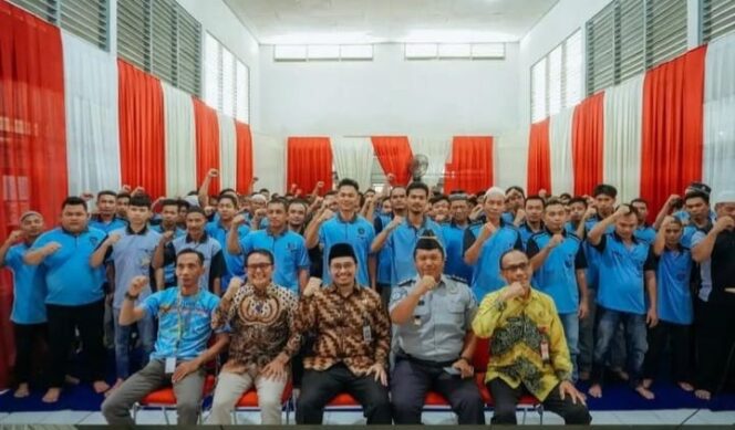 
 Bupati Aulia usai membuka pelatihan dan pembinaan Satlinmas Satpol PPn HST.