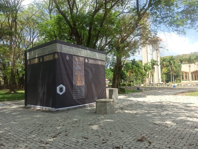 
 Miniatur Kabah Menambah Suasana Di Masjid Raya Sabilal Muhtadin