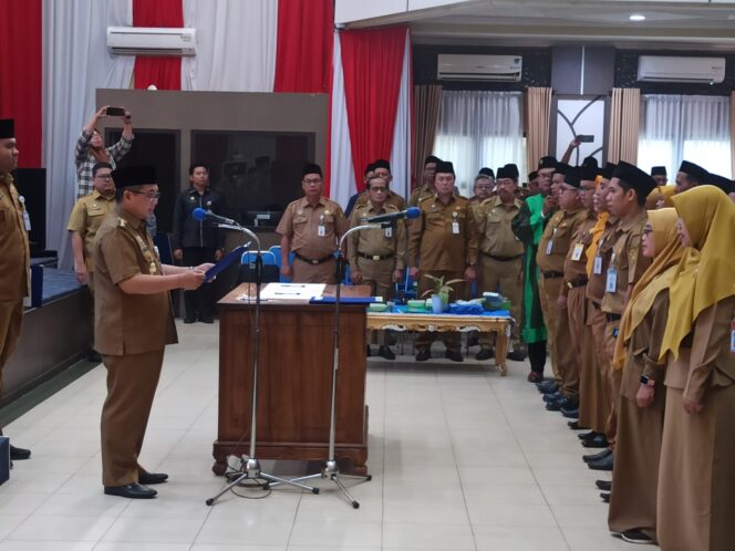 
 Tidak Ada Lagi Kekosongan, Ratusan Kepala Sekolah Baru Dilantik Wali Kota Banjarmasin