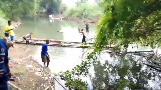 
 Jenazah orang hilang ditemukan mengapung di sungai Bakti RT 5 Batu Benawa HST, Kamis (3/8/2023).