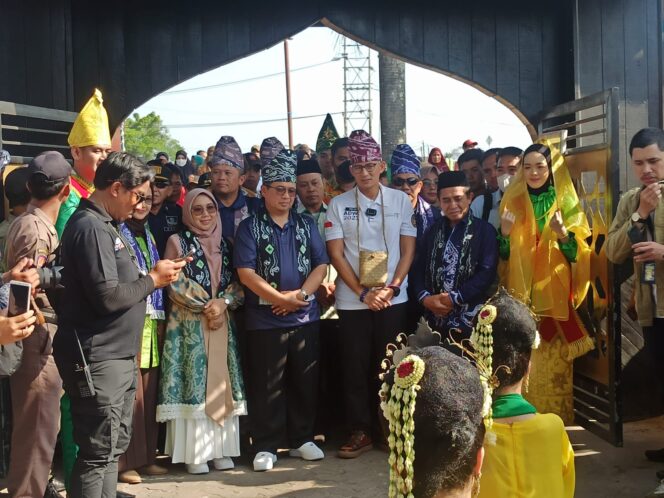 
 Menparekraf Sandiaga Uno Kunjungi Desa Wisata Kuin Utara Masuk 75 Besar ADWI 2023