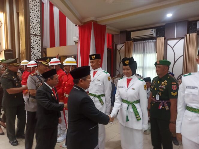 
 28 Putra Putri Terbaik Banjarmasin Pasukan Paskibraka 2023 Resmi Dikukuhkan