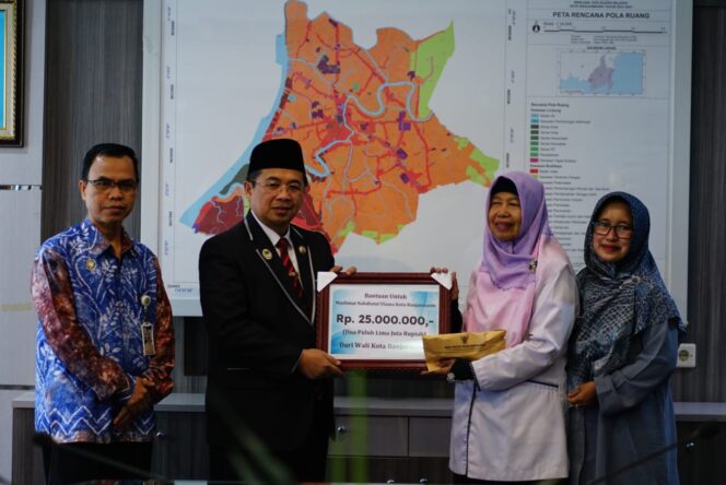 
 Wali Kota Banjarmasin Salurkan Bantuan CSR, Masing-Masing Lembaga Dapat Rp. 25 Juta