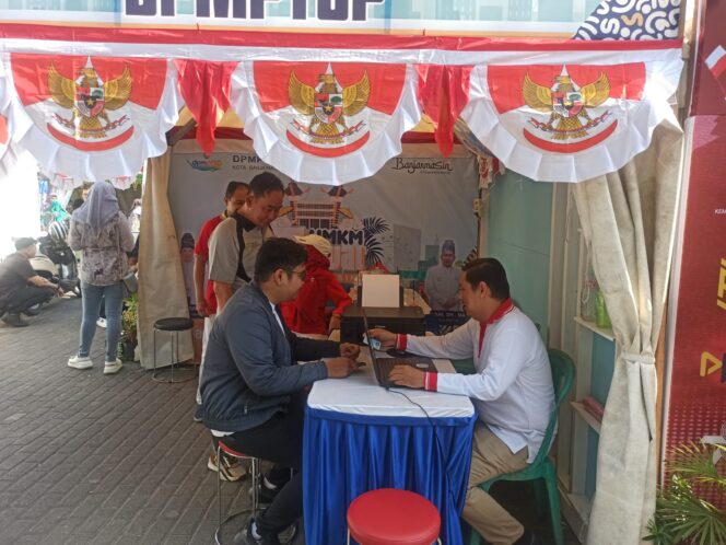 
 Jemput Bola, DPMPTSP Banjarmasin Buka Stand Pelayanan Mengurus NIB di Festival UMKM